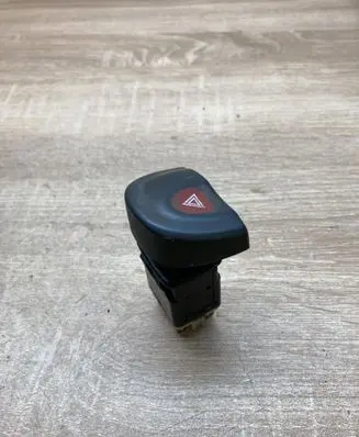 Renault Scenic I Hazard light switch 811043