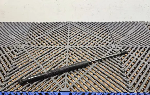 Toyota Auris E180 Tailgate strut 