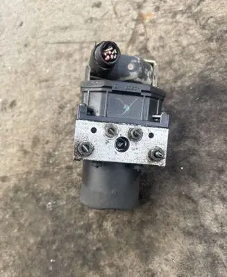 Ford Mondeo Mk III ABS Pump 0265222015 1S712M110AE