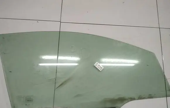Honda FR-V Front door window glass four-door as2