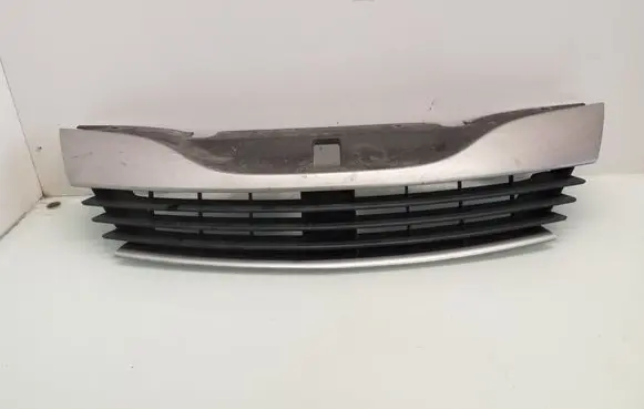 Front bumper upper radiator grill