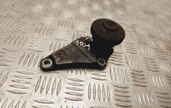 Volkswagen PASSAT B5.5 Engine mount bracket 8D0199343