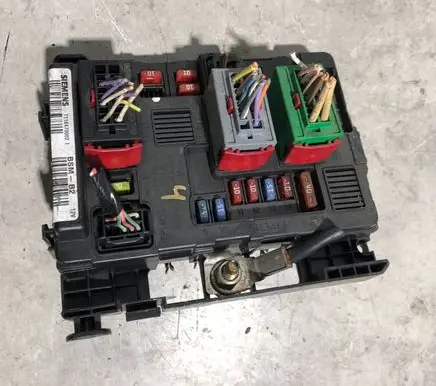 Citroen C4 I Fuse module 9643498980 T118470002I