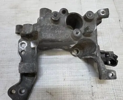 Opel Grandland X Engine mount bracket 9804121180