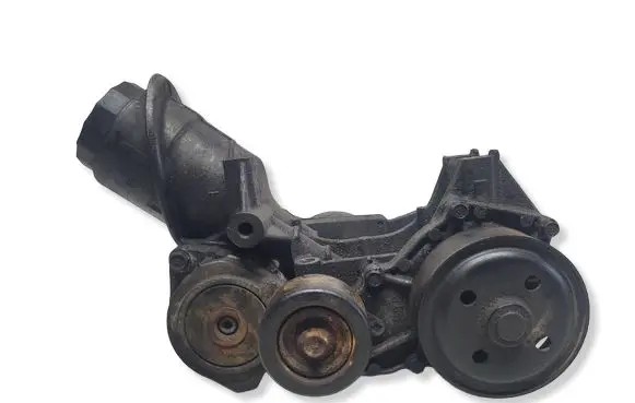 Honda CR-V Oil filter mounting bracket 
