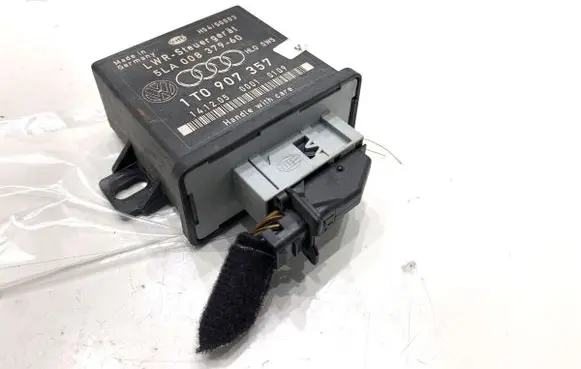 Volkswagen Golf V Xenon control unit/module 1T0907357