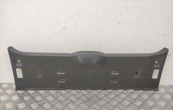 Trunk/boot sill cover protection