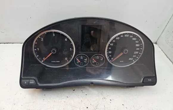 Volkswagen Tiguan Speedometer (instrument cluster) 5N0920870D