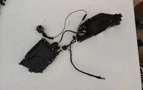 BMW 5 F10 F11 Rear door soft close latching motor 4152309800