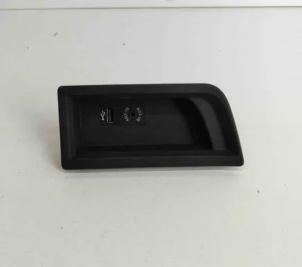 BMW M4 F82 F83 AUX in-socket connector 9229246 9207357