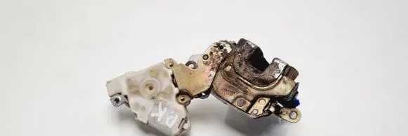 Nissan Almera N16 Front door lock 8055361U66 89A518 030331