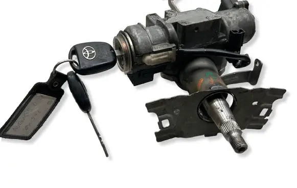 Toyota Avensis T250 Ignition lock 736661A 0523D0