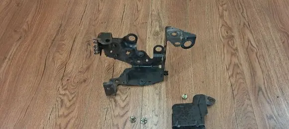 Renault Espace - Grand espace IV ABS pump bracket 8200642259 8200672581 8200570572