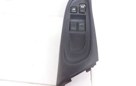 Nissan Almera N16 Electric window control switch 60960BM400