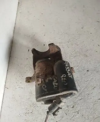 Volkswagen PASSAT B6 Rear brake caliper 