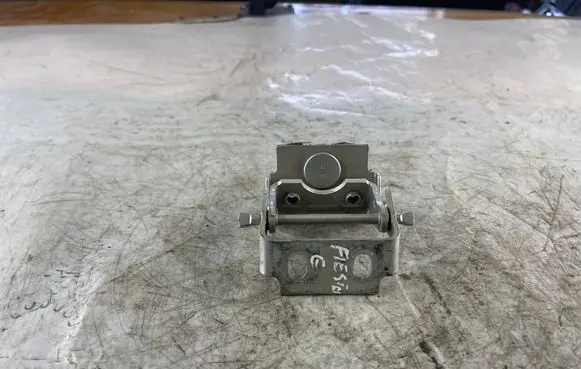 Ford Fiesta Tailgate/trunk/boot hinge