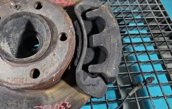 Front brake caliper