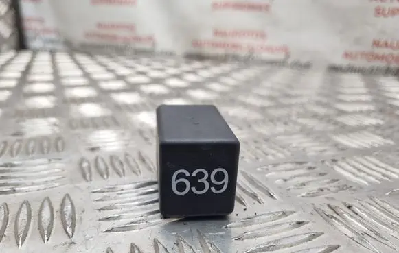 Audi A8 S8 D3 4E Glow plug pre-heat relay 4E0907282A