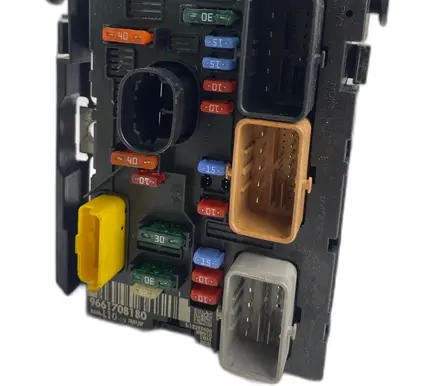 Peugeot 207 Fuse box set 9661708180 L10