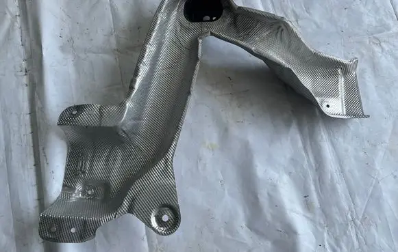 Renault Clio V Exhaust heat shield 747613641R