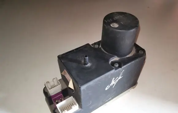 Audi A8 S8 D2 4D Central locking vacuum pump 4A0862257G