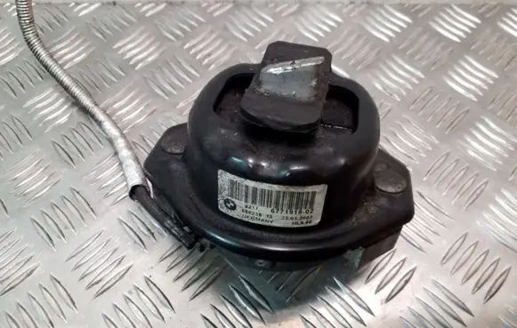 BMW 7 E65 E66 Engine mount bracket 677191802 686235