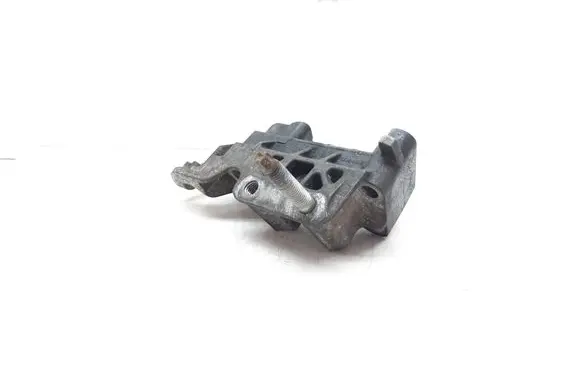Ford C-MAX I Engine mounting bracket 3M516030AE