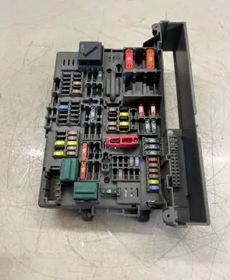 BMW 1 E81 E87 Fuse module 9119446 90111304 17925000004