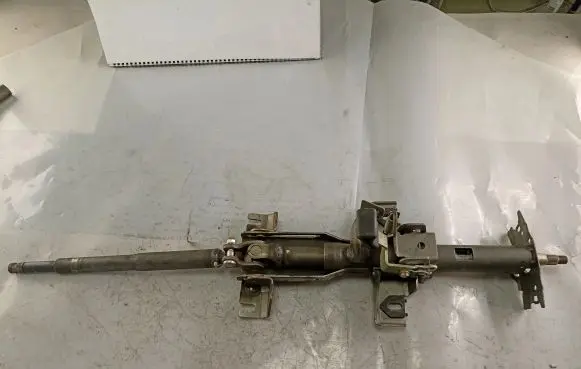 Suzuki Grand Vitara II Steering wheel axle 70511
