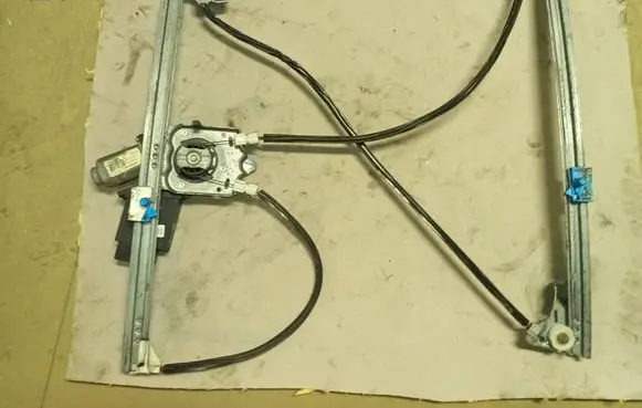 Renault Espace - Grand espace IV Front door window regulator with motor 