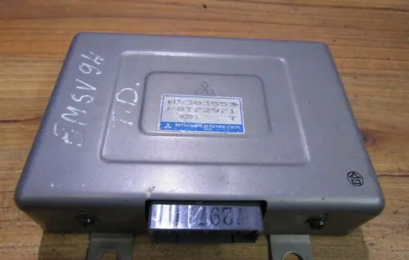 Mitsubishi Space Wagon Other control units/modules md303553 md303553K8T72971