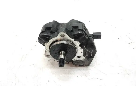 BMW X3 E83 Fuel injection high pressure pump 7788670 0445010045