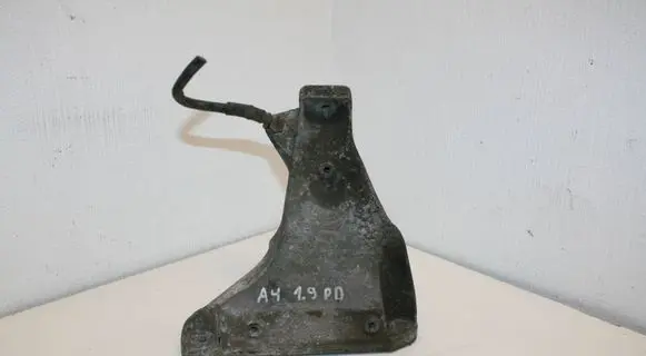 Engine mounting bracket