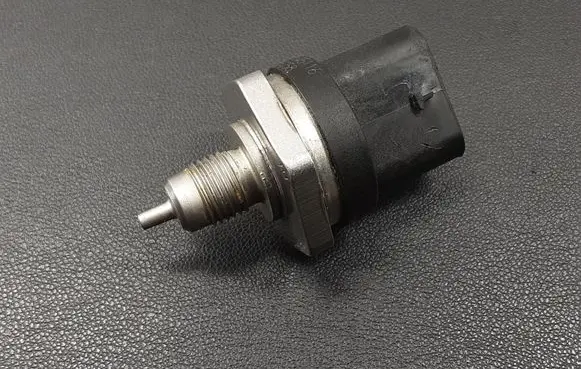 Fuel pressure sensor