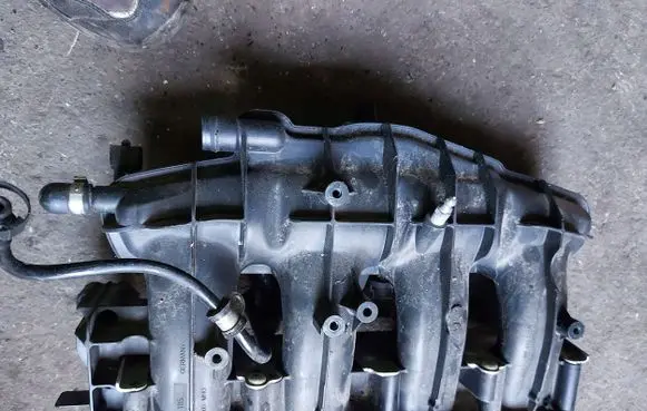 Audi A4 S4 B7 8E 8H Intake manifold 06D133185