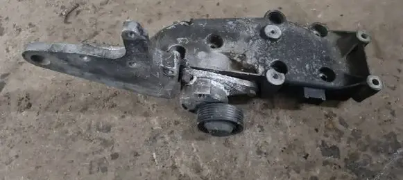 Volvo S60 Engine mounting bracket 9497106