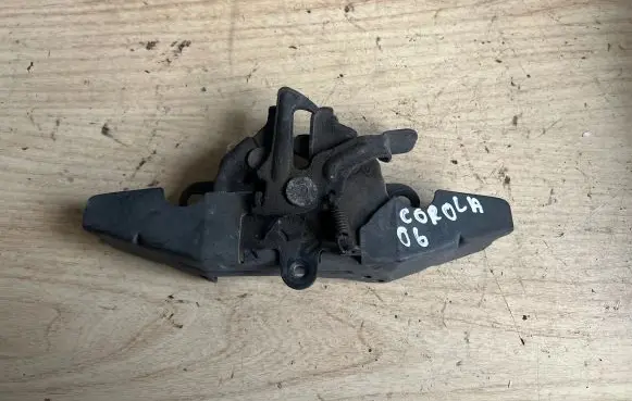 Toyota Corolla E120 E130 Engine bonnet/hood lock/catch