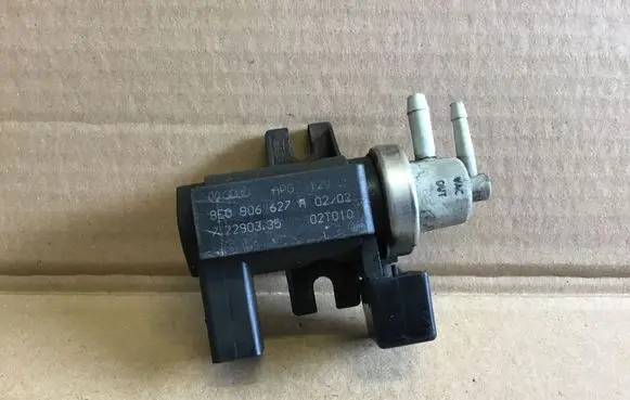 Volkswagen Touareg I Turbo solenoid valve 8E0806627A 72290335 02T010