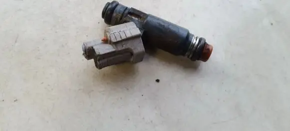 Nissan X-Trail T30 Fuel injector 2244390 102244390
