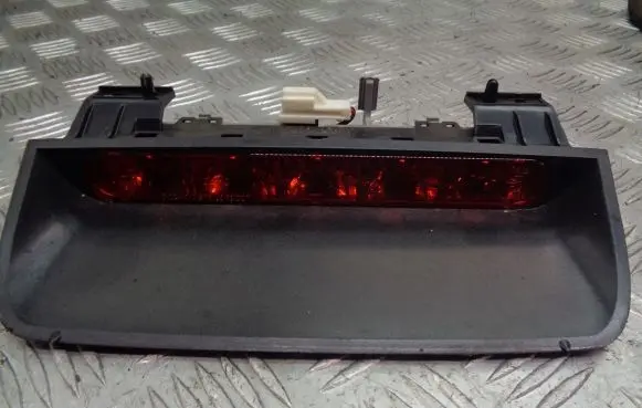 Chevrolet Lacetti Third/center stoplight