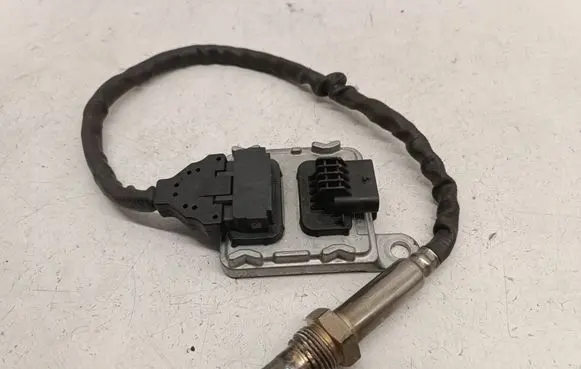 Mercedes-Benz E W213 Lambda probe sensor A0009058011 SNS1005A 0009058011