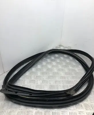 BMW 6 F06 Gran coupe Front door rubber seal 7221325