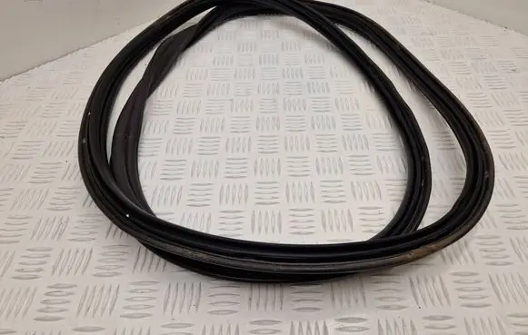 Peugeot 308 Trunk rubber seal (body)