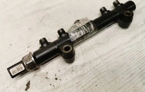 Volvo V40 Fuel main line pipe 9685297580 132734254