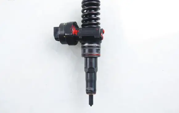 Volkswagen Golf IV Fuel injector 0414720007 038130073F