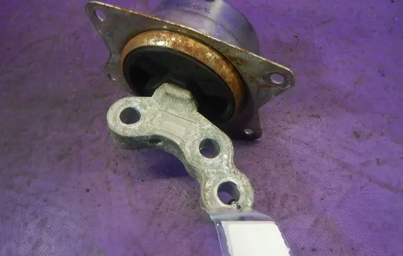 Opel Vectra C Gearbox mounting bracket 