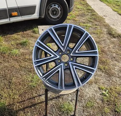 Audi A1 R17 alloy rim 82A601025E