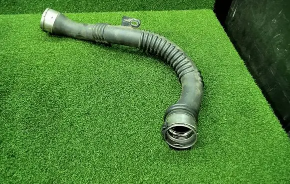 Intercooler hose/pipe