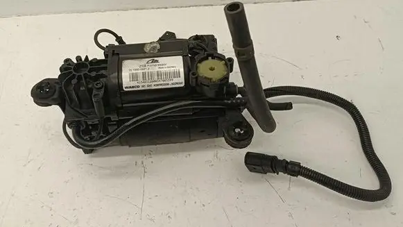 Audi A8 S8 D3 4E Air suspension compressor/pump 