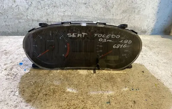Seat Toledo II (1M) Speedometer (instrument cluster) 88311292